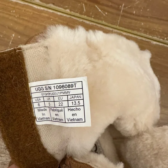 UGG Kids Chestnut Boots - Picture 5 of 8